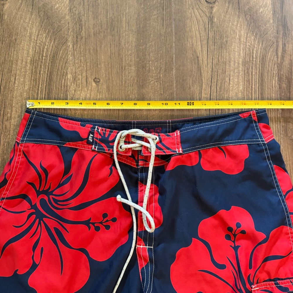 Abercrombie Board Shorts Mens 36 Navy Red Hibiscus Floral Cargo Swim Trunks Surf - Picture 6 of 12